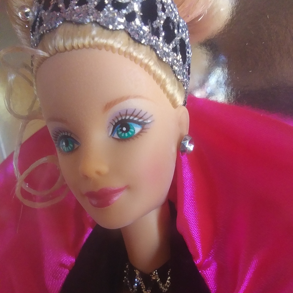 Final markdown!Happy holidays Barbie 1998